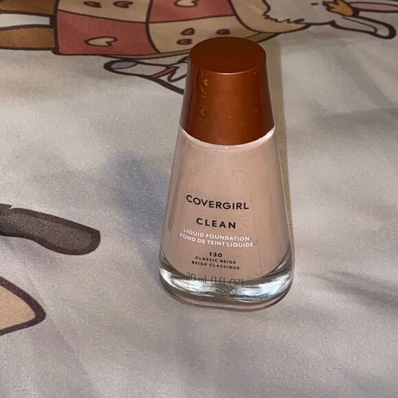Covergirl Clean Liquid Foundation 130 New Makeup - Picture 1 of 3